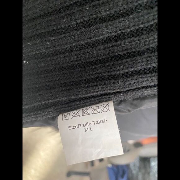 Shaggy black sweater vest Sz M/L - Picture 3 of 3